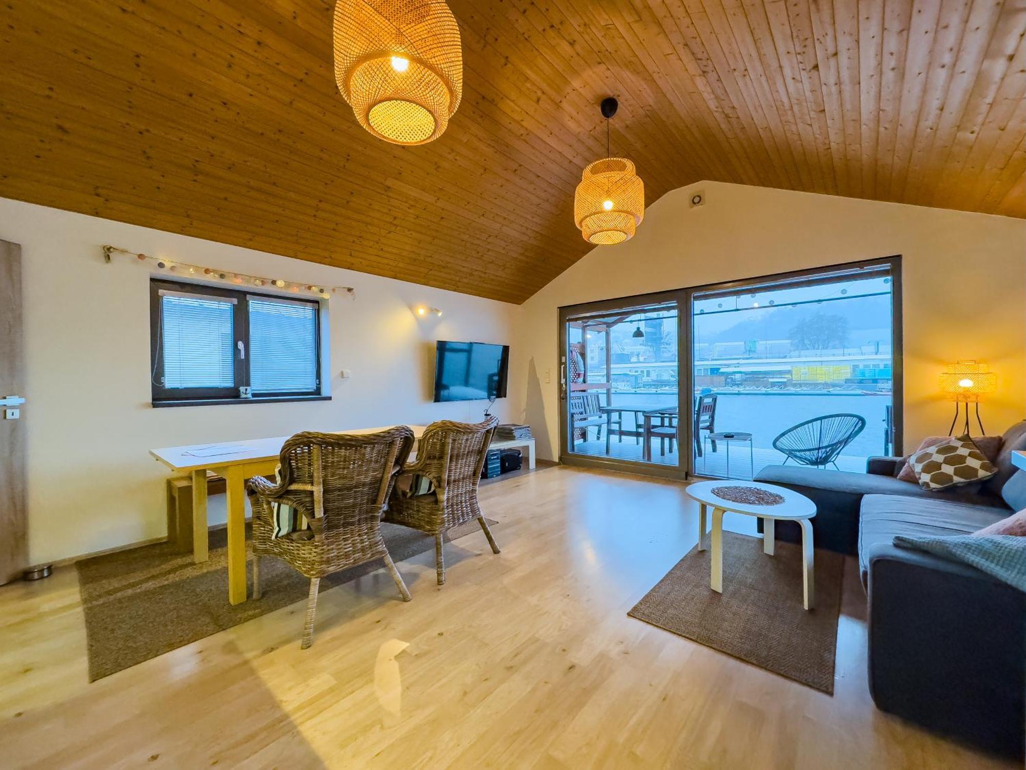 Houseboat Franklin - Houseboats Benjamin & Franklin Botel Praha